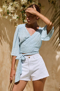 Casey Wrap Top / Sky Blossom